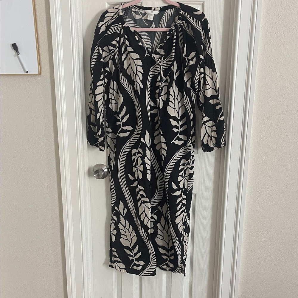 H&M Viscose Tunic Black and Cream Leaf Pattern Dress size xs
